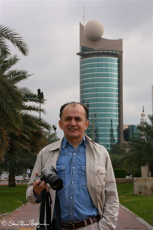 Mike in front of characteristic Etisalat building