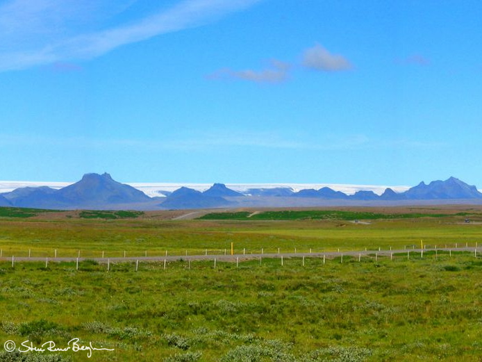 Mountain range and glacier norh of Gullfoss