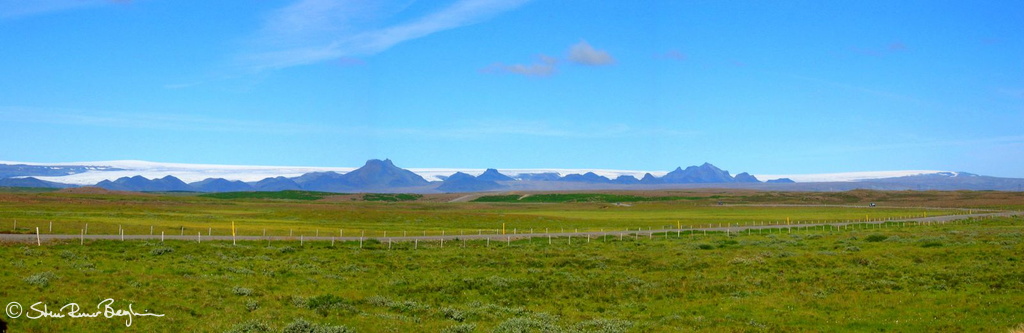 Mountain range and glacier norh of Gullfoss