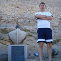 Here too: An unhappy man from Hyen in front of the Columbus statue in Calvi