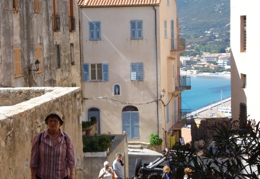 A travller is reaching the top of the citadel in Calvi