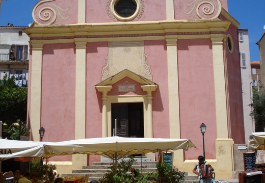 The restaurant-covered square in front of the church in Calvi