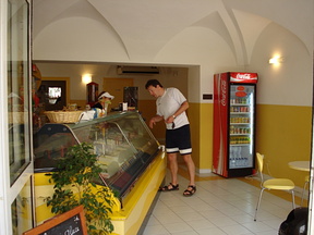 Øyvind shopping for ice cream in Calvi