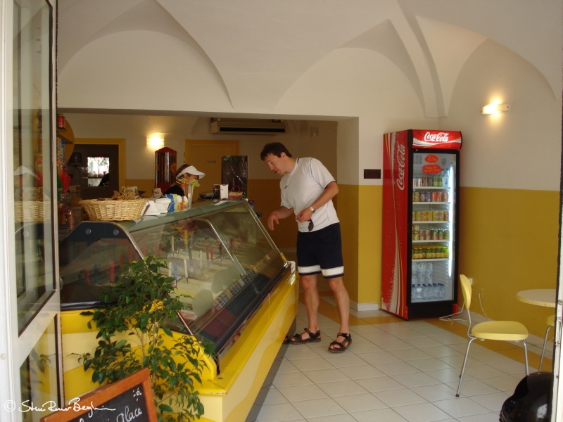 Øyvind shopping for ice cream in Calvi
