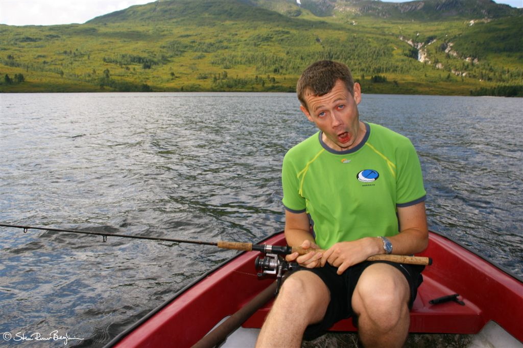 Ove gaukar seg medan han ikkje får fisk