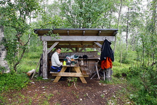 Frukost i "Byrkjeneset Villmarksleir"