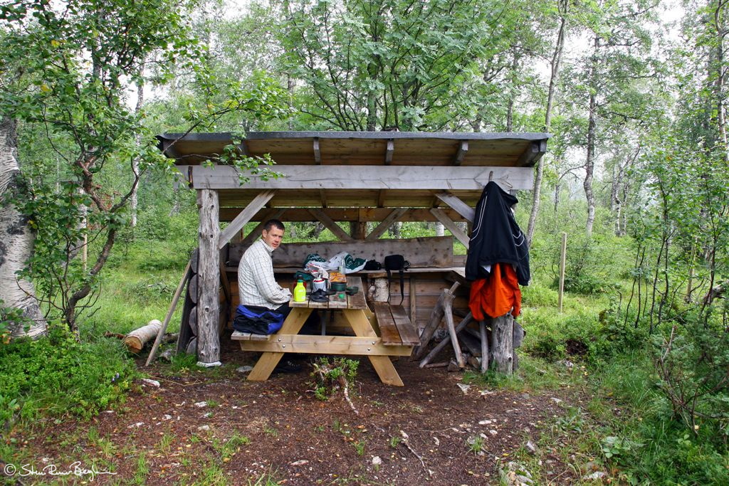Frukost i "Byrkjeneset Villmarksleir"