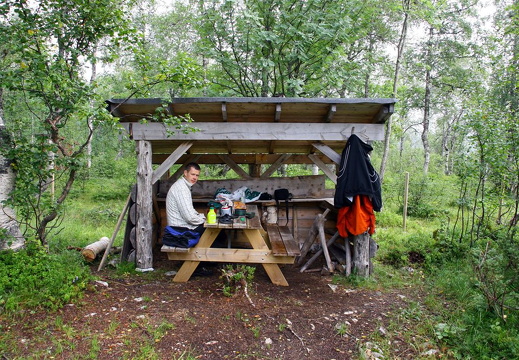 Frukost i "Byrkjeneset Villmarksleir"