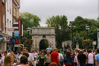 Steinbogen på i enden av Grafton Street på hjørnet av St. Stephens Green