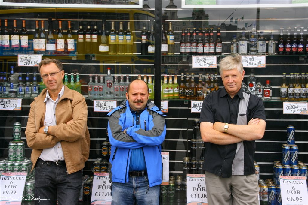 Tre menn og ein alkoholbutikk