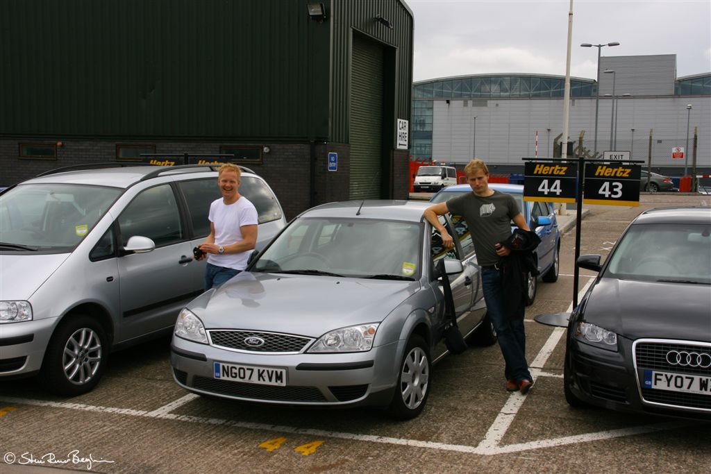 Defekt Ford Mondeo med rattet på feil side