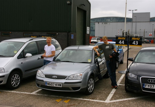 Defekt Ford Mondeo med rattet på feil side