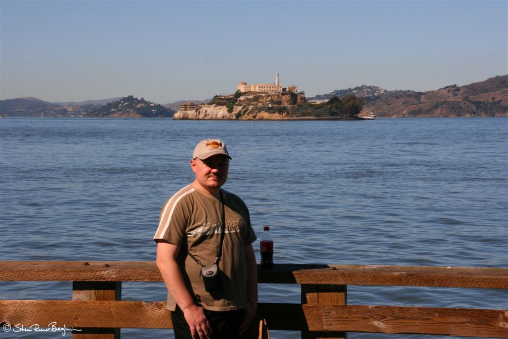 Idar in front of fames prison island Alcatraz
