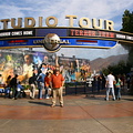 Runar in front of Universal Studio Tours entrance