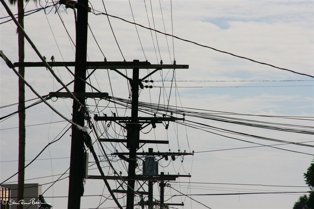 Hollywood isn't wireless just yet