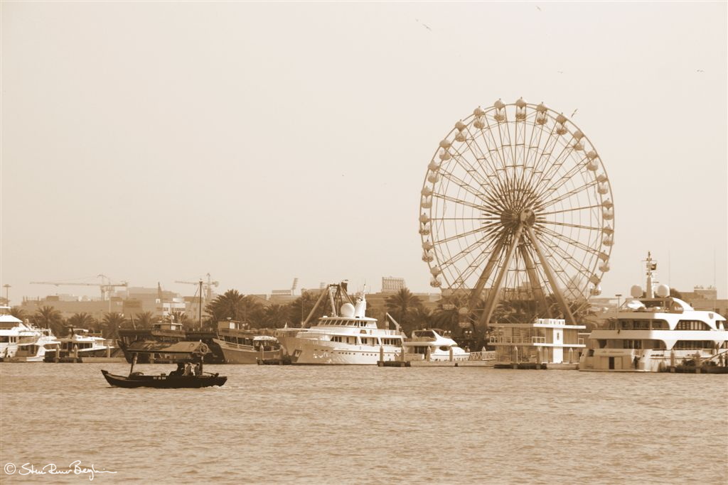 Ferris wheel by Dubai Creek
