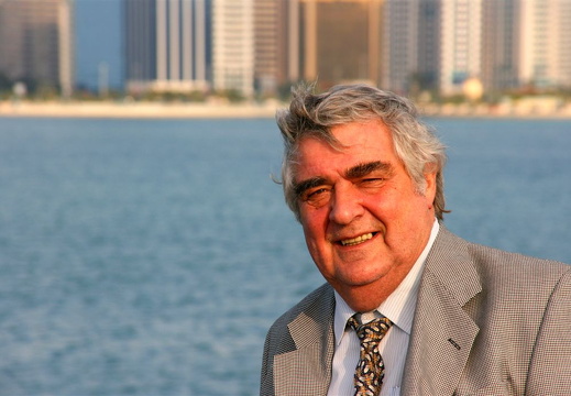 Oskar in front of the Abu Dhabi Corniche