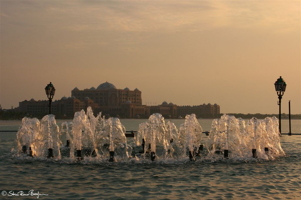 Fountain in front of Emirates Palace