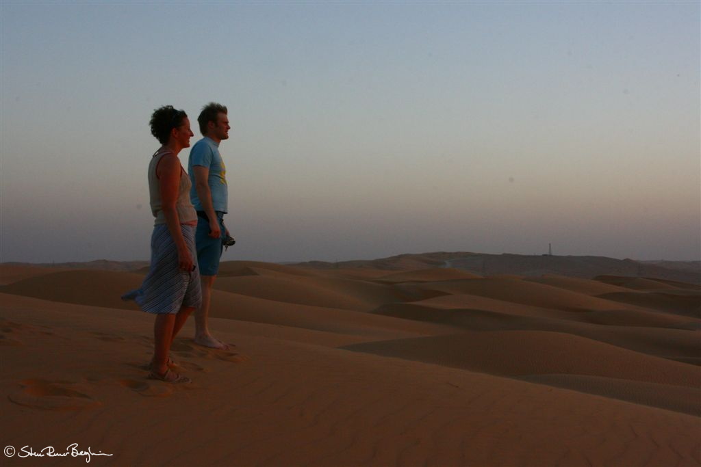 Hanne og Ola i solnedgong i Liwa