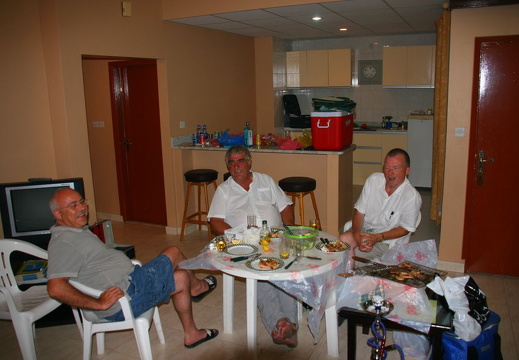 Decadent life-style in Holiday Beach cabin near Dibba