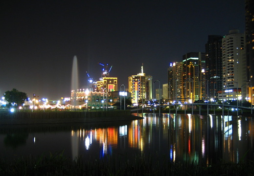 Lake Park in Abu Dhabi at night