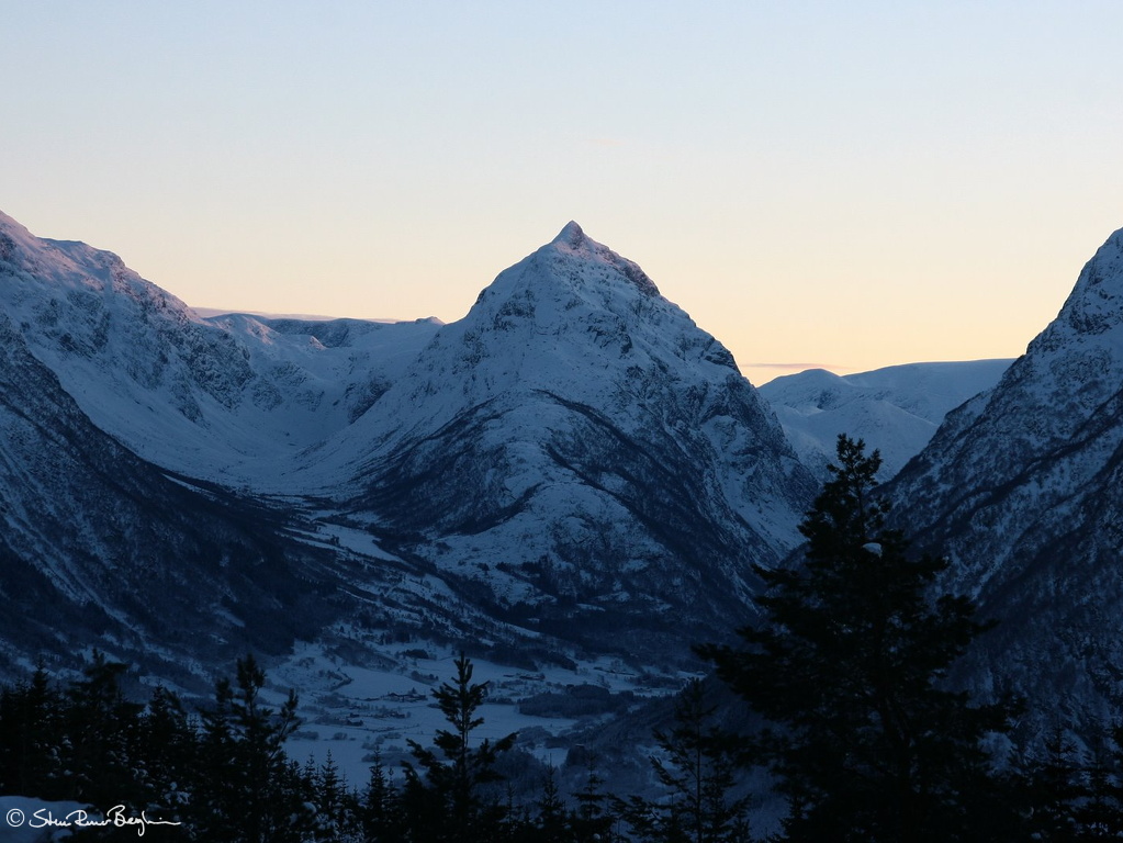 Mount Eggenipa as seen from the road to Utvikfjellet