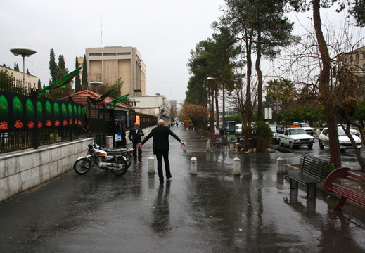 Øystein jaywalking in Shiraz