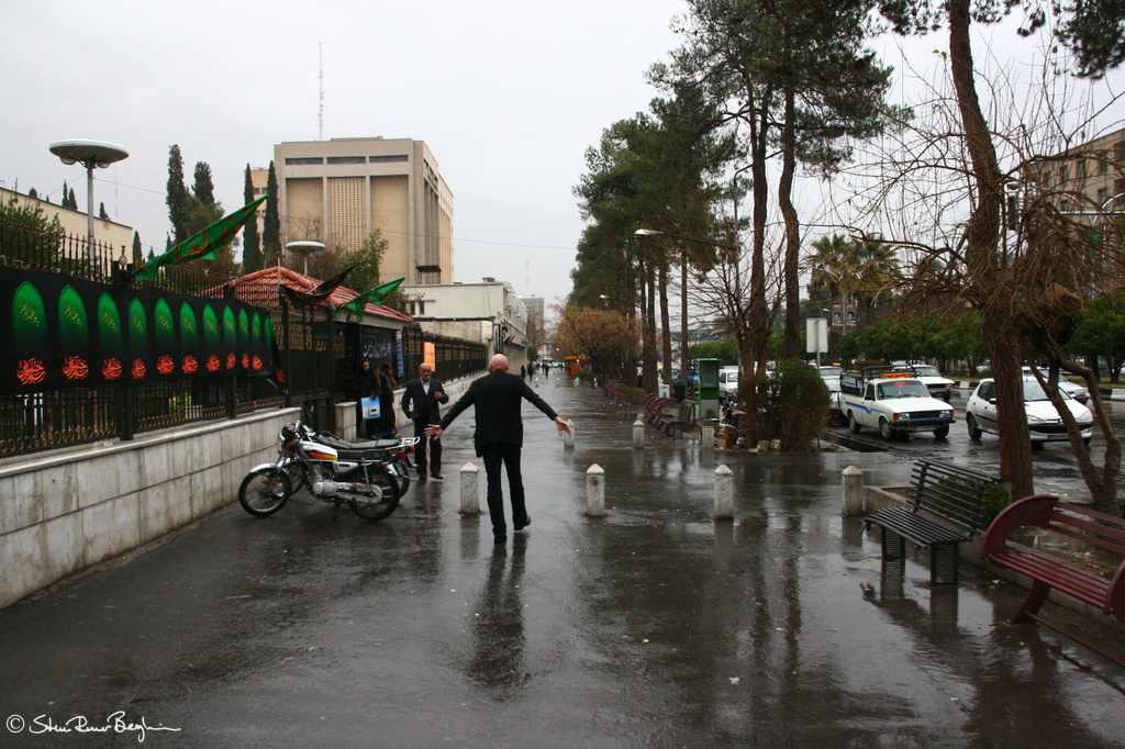 Øystein jaywalking in Shiraz