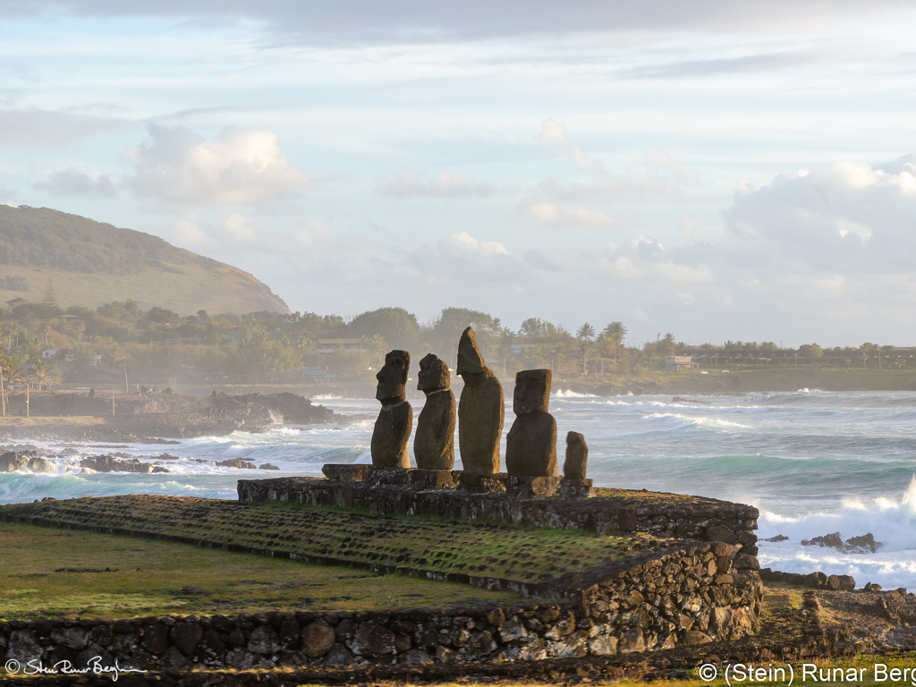 Ahu Tahai at sunset