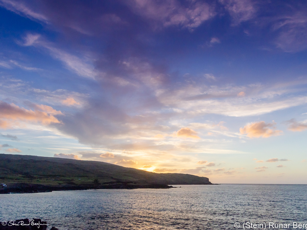 Anakena bay at sunset