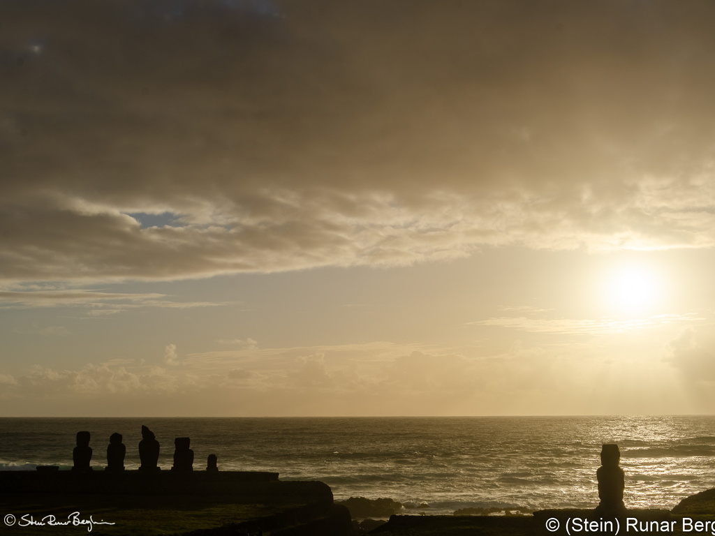 Ahu Tahai and Ahu Ko Te Riku at sunset