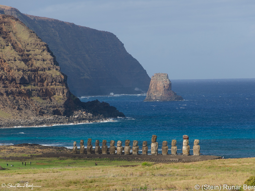 Ahu Tongariki seen from Rano Raraku
